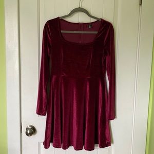 Elegant Velvet Long Sleeve Dress in Rich Burgundy